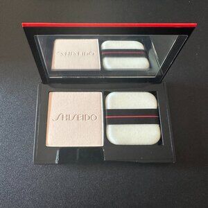 SHISEIDO SYNCHRO SKIN Invisible Silk Pressed Powder with Shimmer Gel Lip Gloss